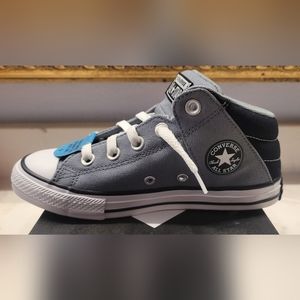 Kids Converse Size 2, brand new
